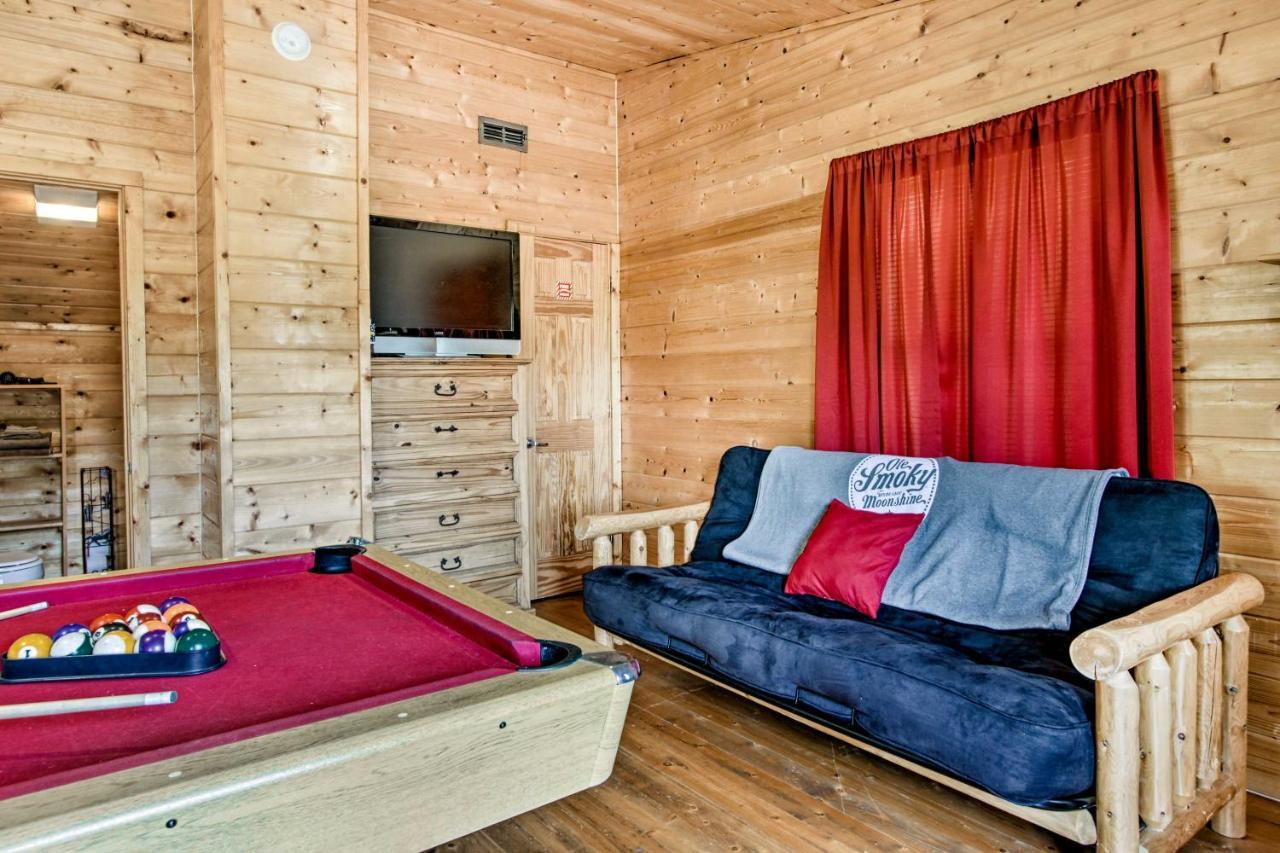 Cabin With Hot Tub And Deck About 12 Mi To Pigeon Forge! Sevierville Exterior foto
