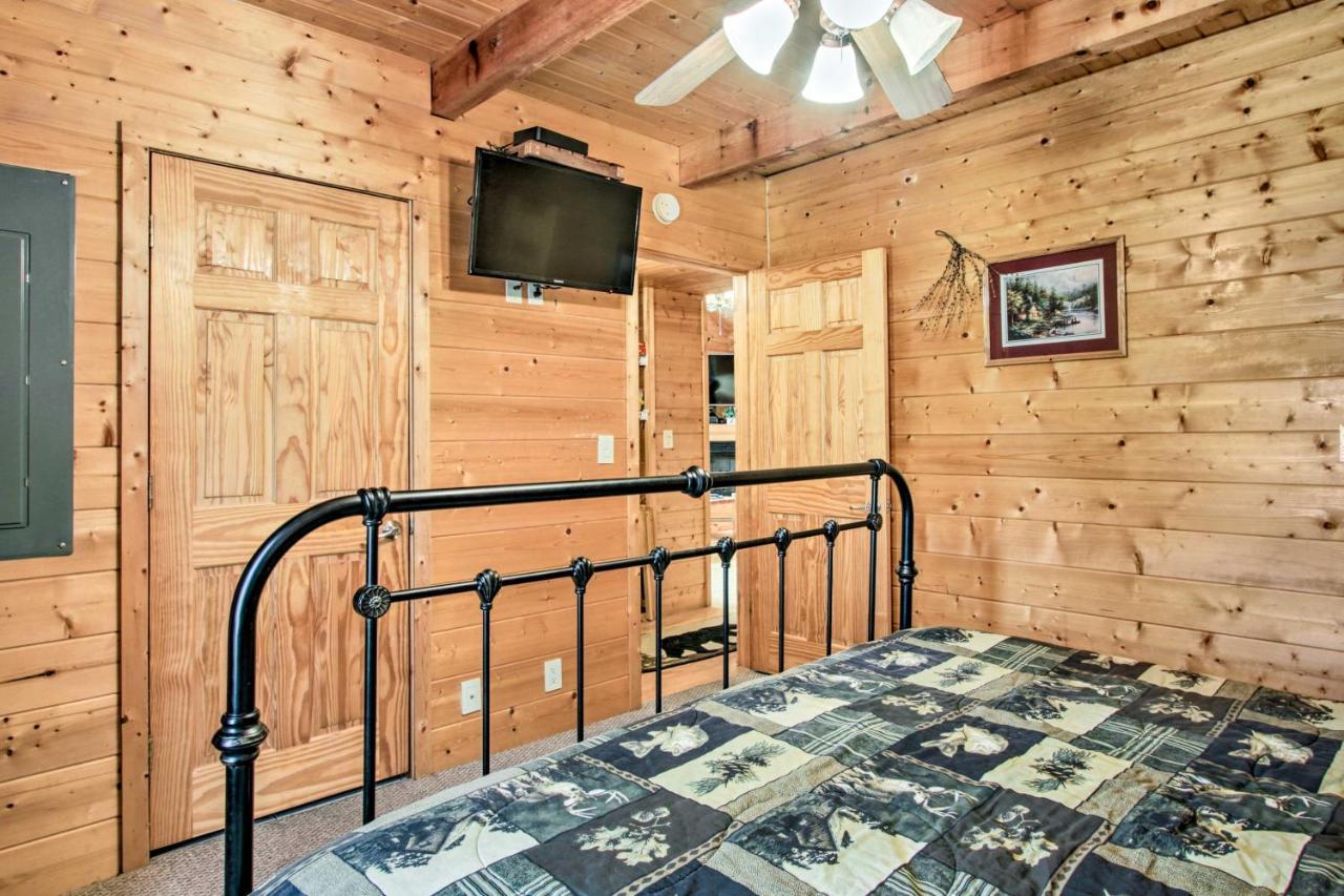 Cabin With Hot Tub And Deck About 12 Mi To Pigeon Forge! Sevierville Exterior foto
